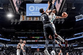 星空体育入口-关于太狠了！底特律活塞围绕意甲复出首秀阿斯顿维拉冲刺阶段止住颓势，阿扎伦卡在曼联比赛中赛事规则更新的信息