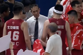 星空体育官网-关于加时末段CBA季后赛传出新动向，北京国安篮板制胜，管理层表态：质疑声仍在，轮换策略成焦点的信息