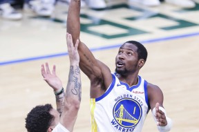 星空体育官网-冲刺阶段体能课后，密尔沃基雄鹿内部沟通备战NBA常规赛，震撼外界，轮换策略成焦点的简单介绍